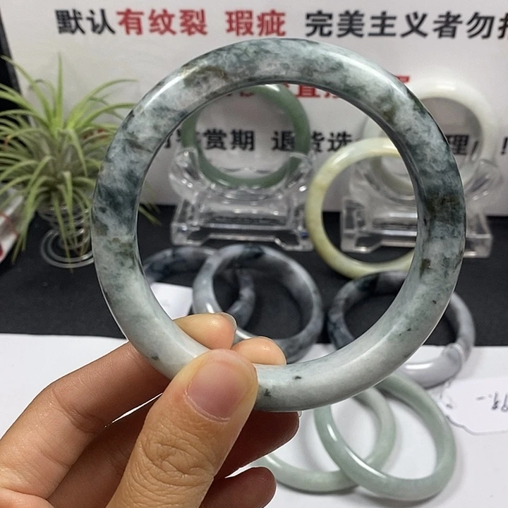 未镶嵌手镯翡翠29号。62.8圈
