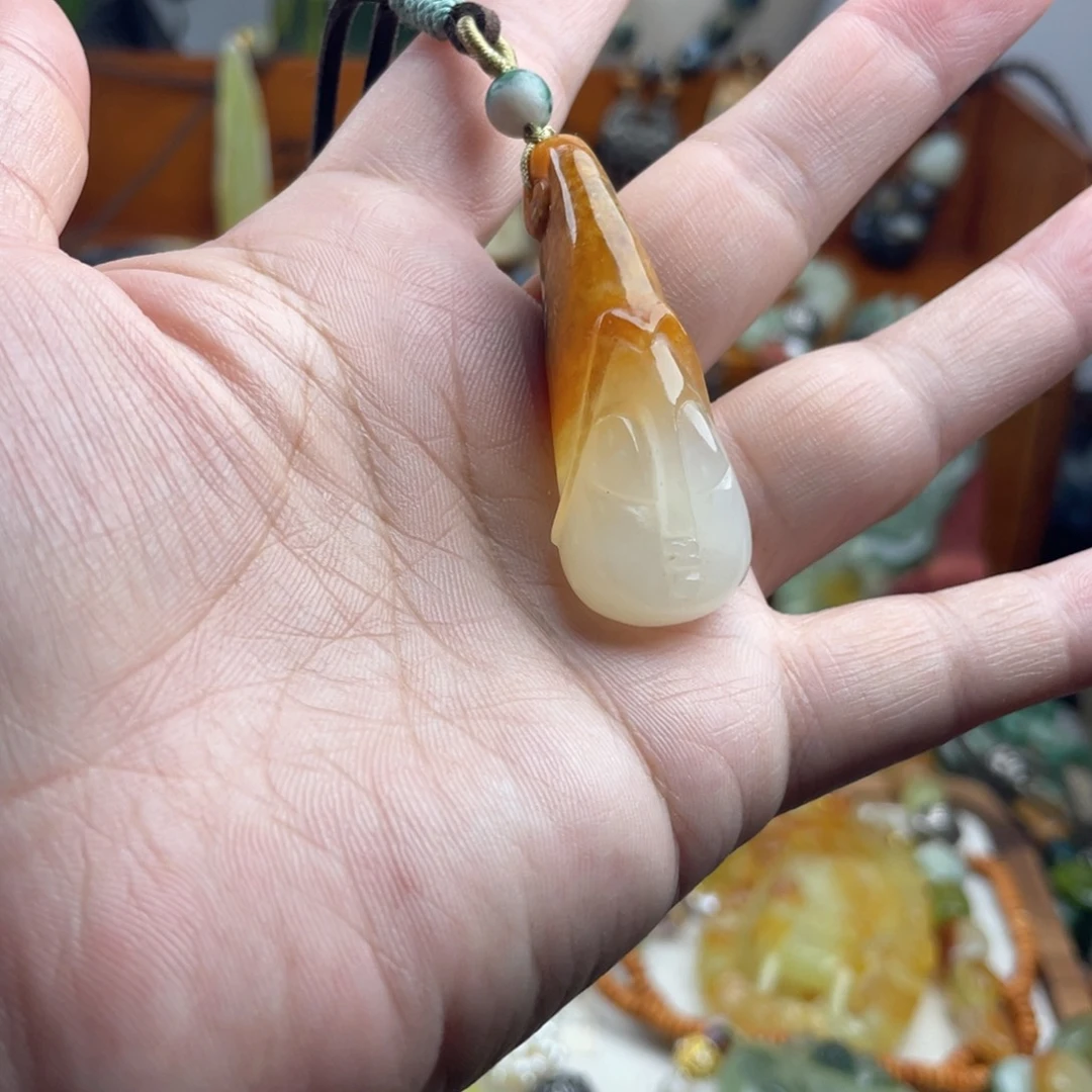 蛇纹石玉未镶嵌吊坠