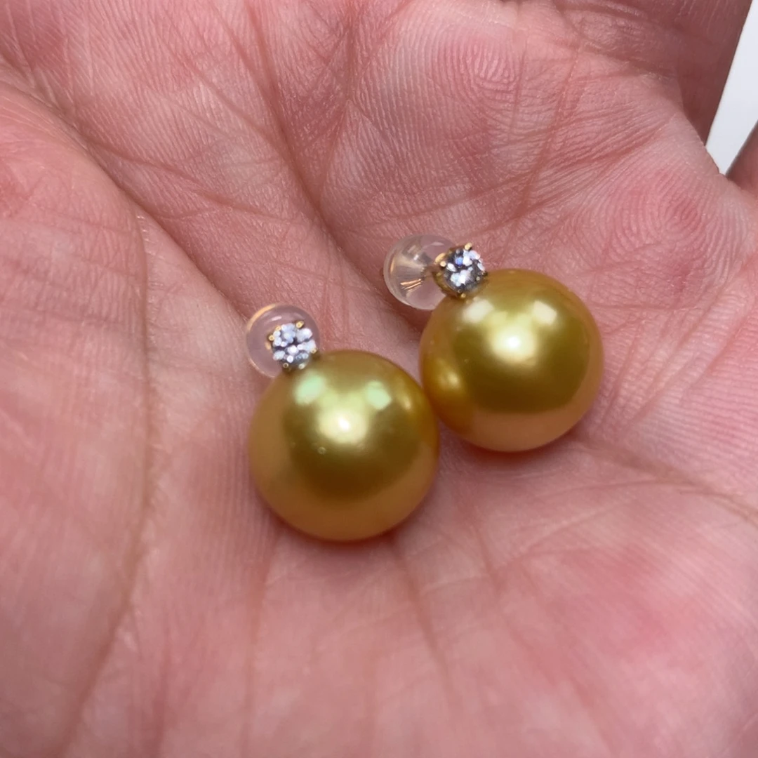 18K金镶嵌海水珍珠耳饰