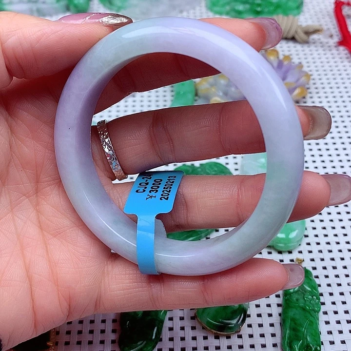 翡翠手镯未镶嵌翡翠