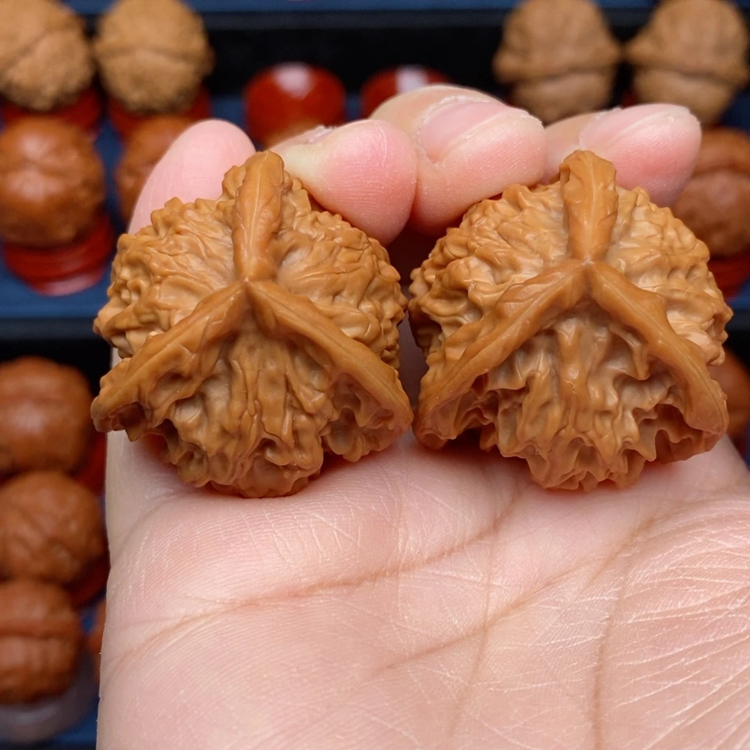 把件文玩核桃手捻野生精品盘山正奔