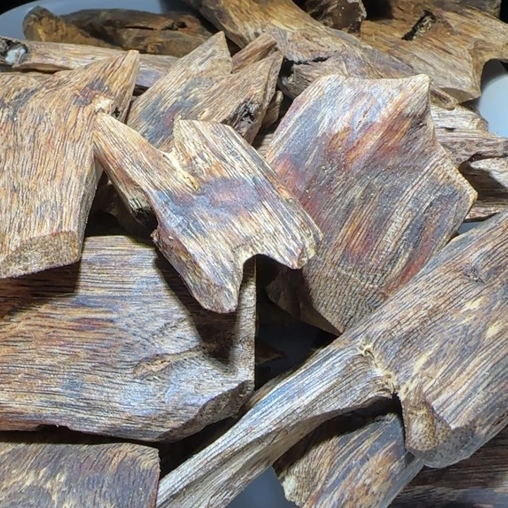 沉香手把件海南老白棋块料100克