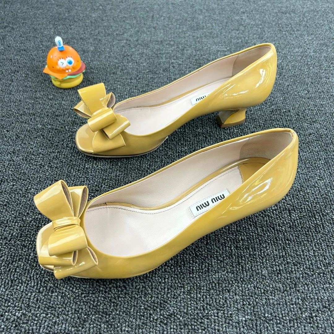 95新 MIU MIU/缪缪 黄色漆皮高跟鞋 37.5码 漆皮时尚优雅 HB1872