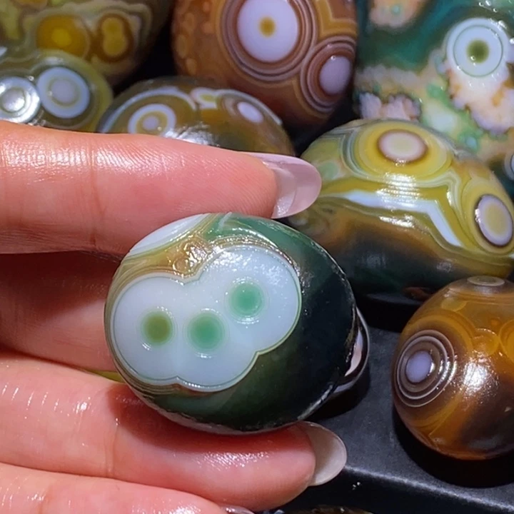 玛瑙/玉髓未镶嵌珠宝奇石75