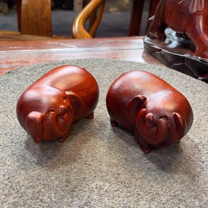 大果紫檀（缅甸花梨）猪猪摆件