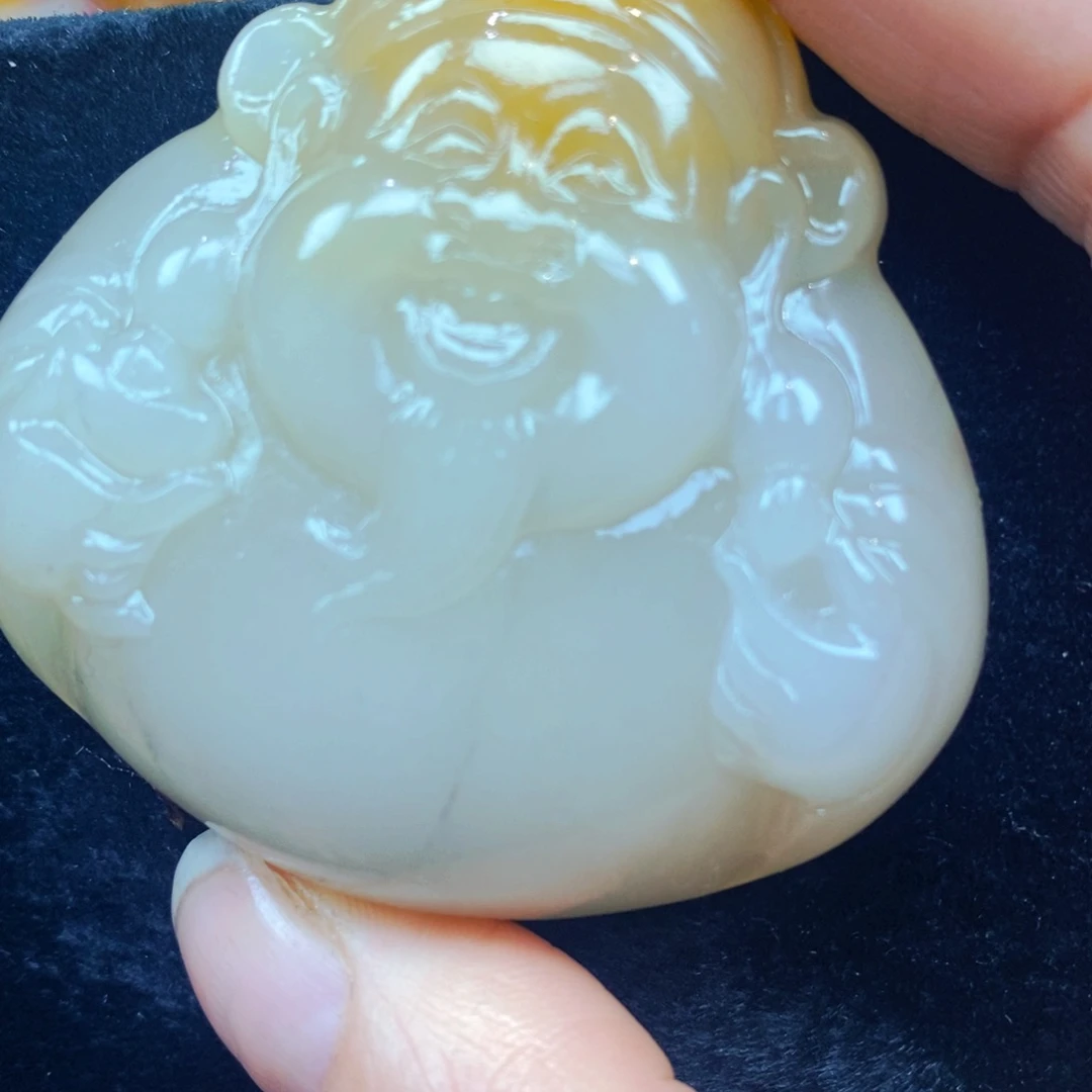 未镶嵌石英质玉（黄龙玉）颈饰