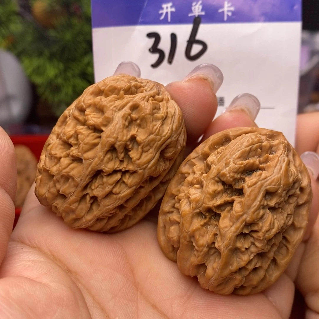 文玩核桃吊坠将军膀。边35。微修。丹