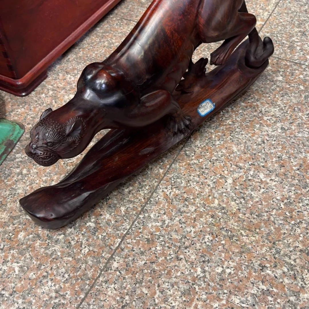 交趾黄檀（大红酸枝）修**性酸枝豹子