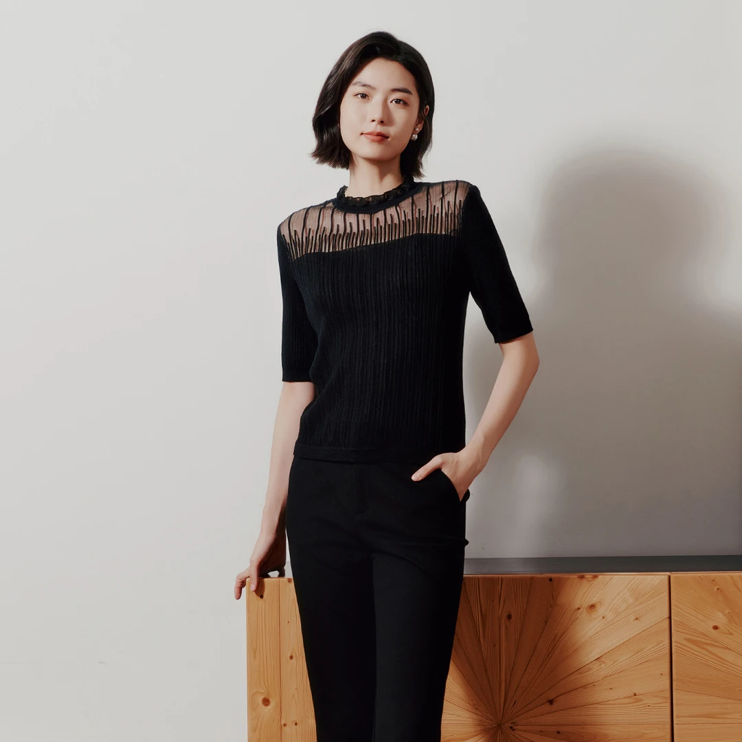 歌蒂诗2025春季专柜新款时尚镂空优雅木耳领中袖针织衫 1F10Z1505