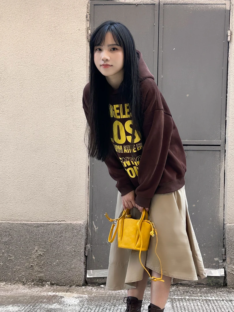 蓝色字母秋冬季时尚加奥粒绒常规印花百搭带帽卫衣