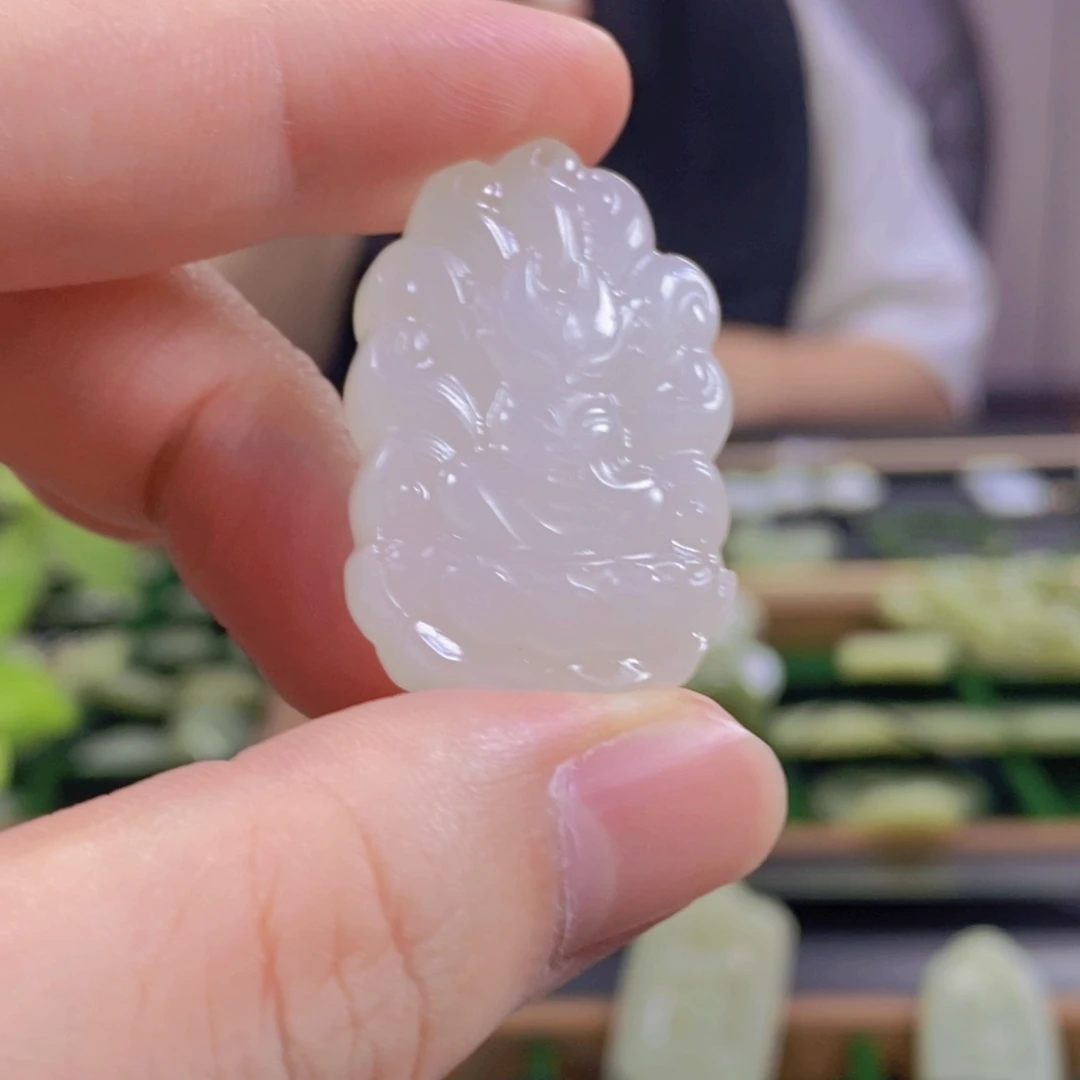 和田玉未镶嵌颈饰小*东九尾狐