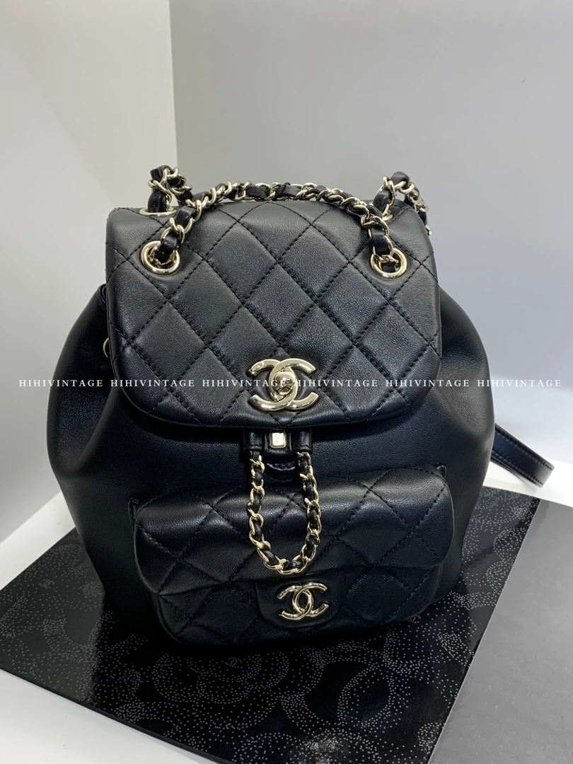99新 Chanel/香奈儿 HIHI/黑金光面Duma双肩包底长18/8545028JL