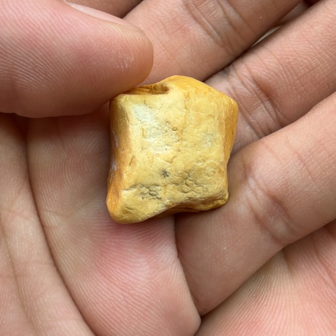 定制琥珀未镶嵌乌料白蜡原石
