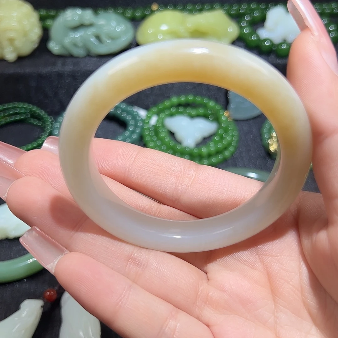 和田玉未镶嵌手镯