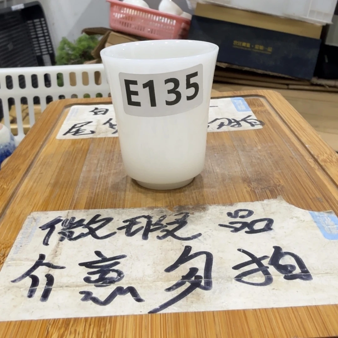 微瑕疵介意勿拍陶瓷器皿A881