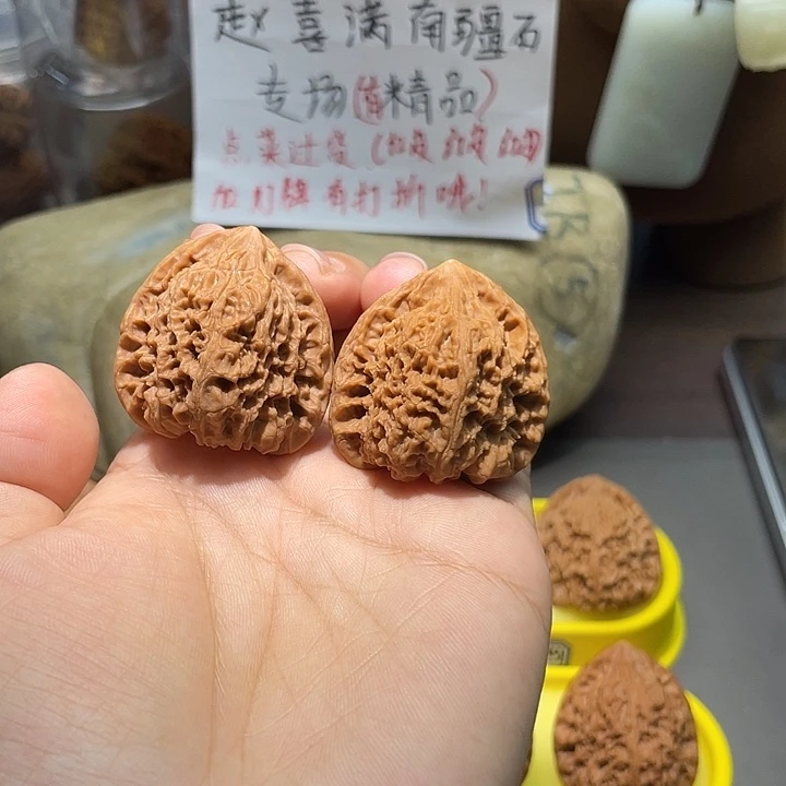 文玩核桃把件2号，37尺全品瘤疤三角疆