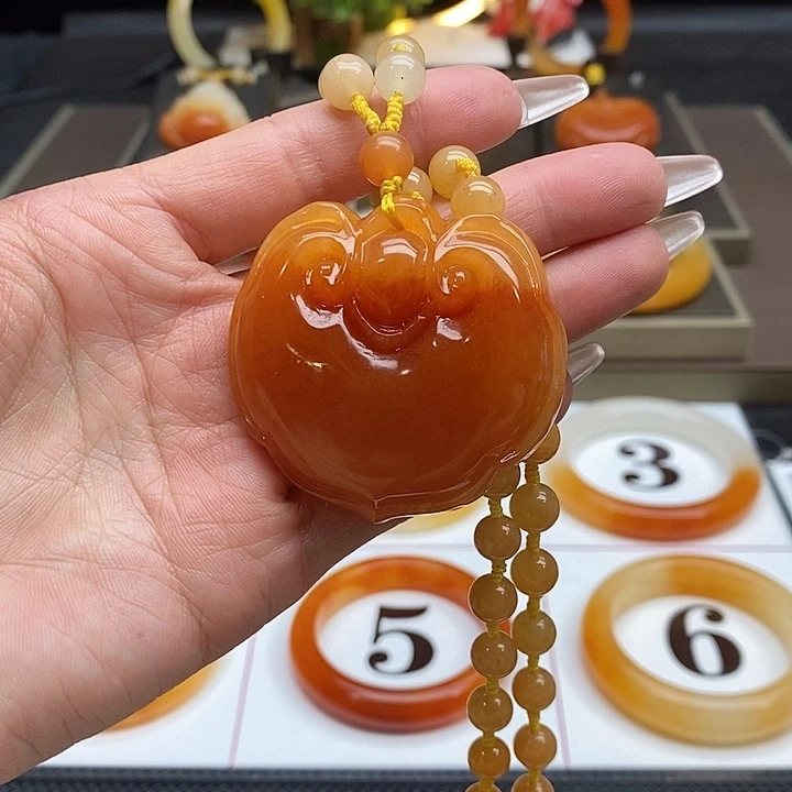 石英质玉（黄龙玉）未镶嵌吊坠