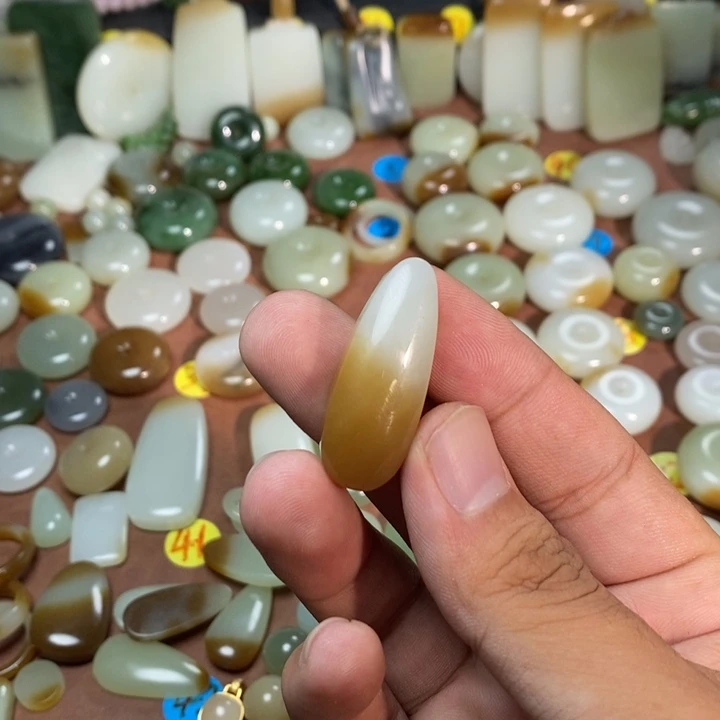 和田玉未镶嵌吊坠(不含链)