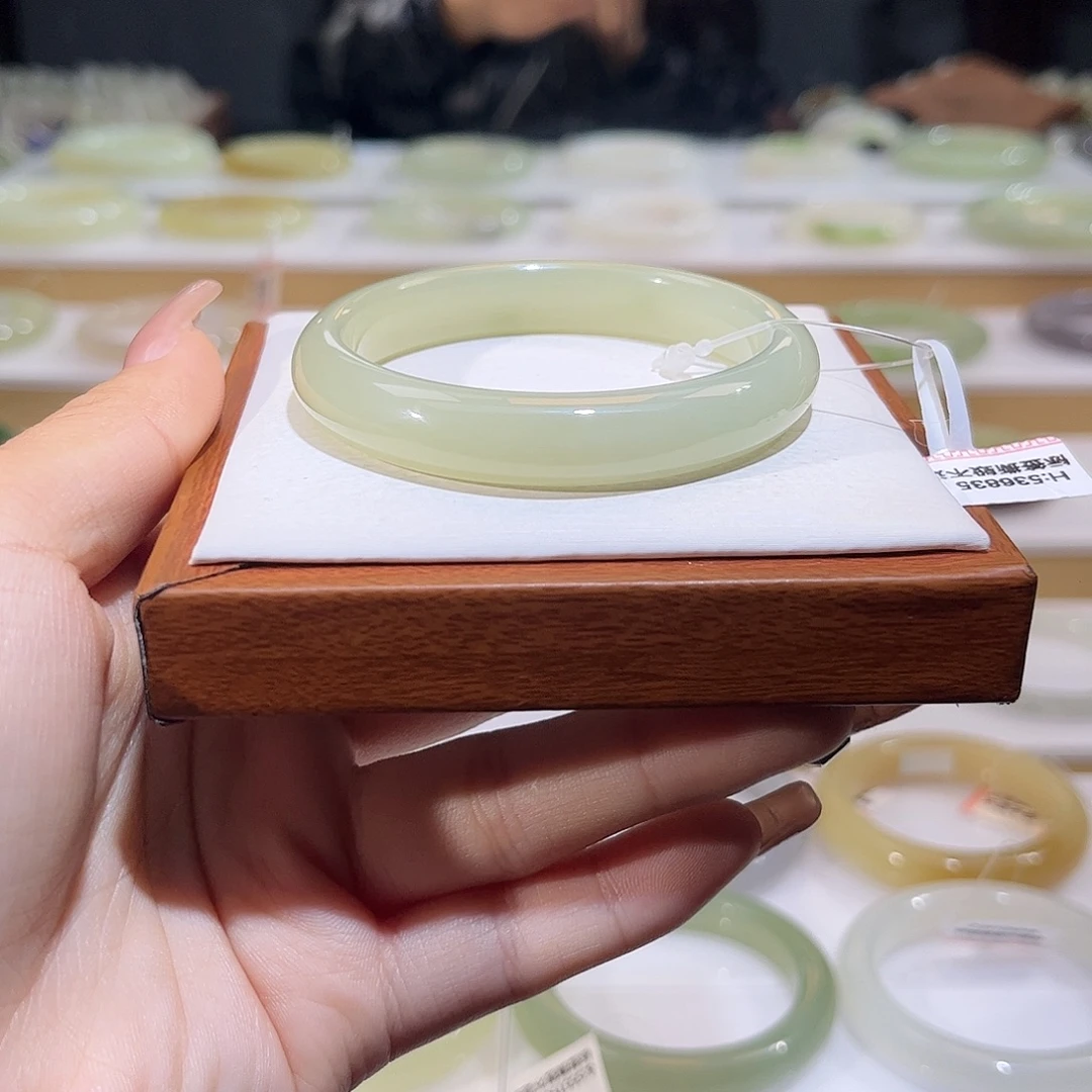 和田玉未镶嵌手镯晴水