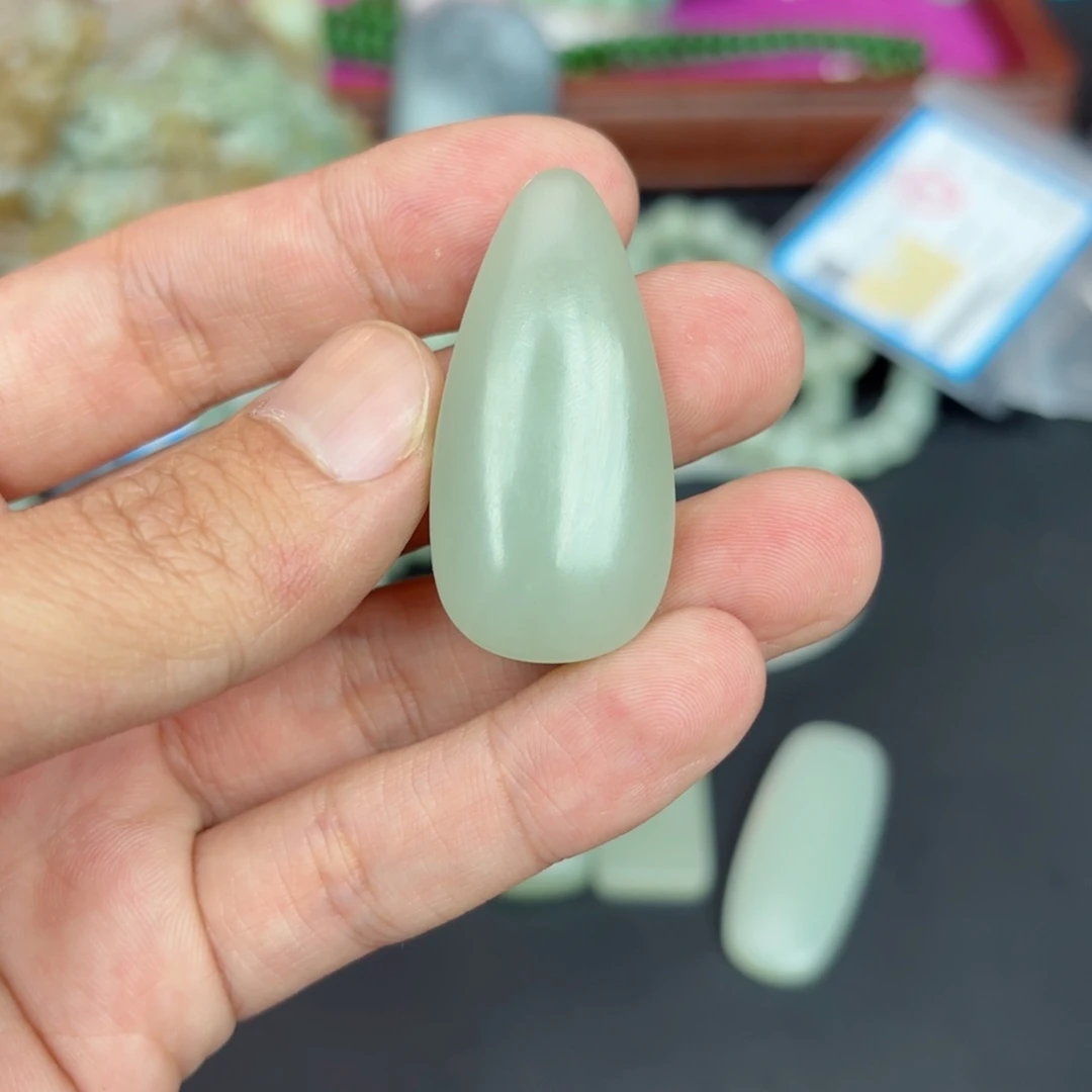 和田玉吊坠未镶嵌