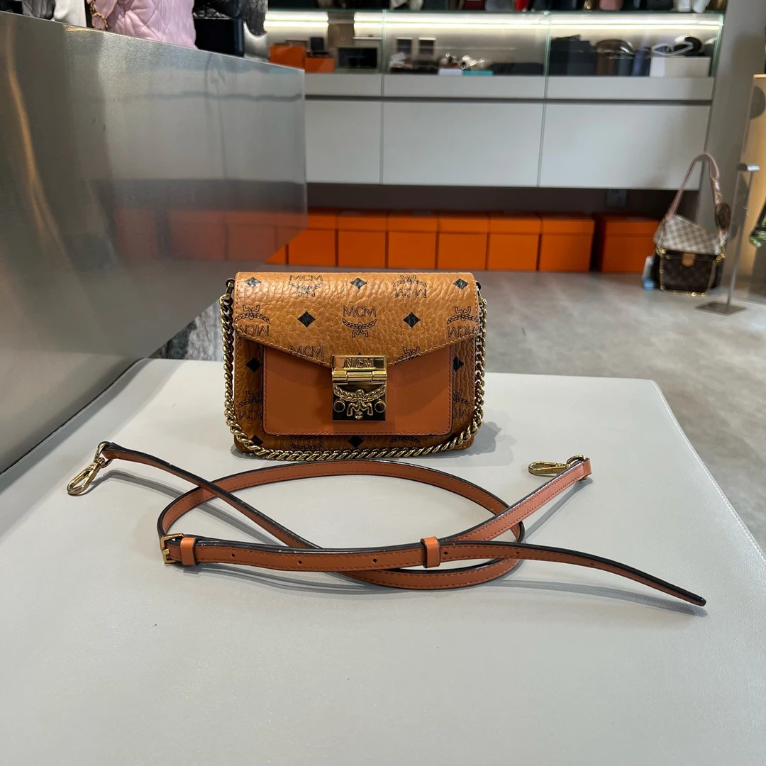 95新 MCM Tracy Visetos  干邑色月桂树锁扣