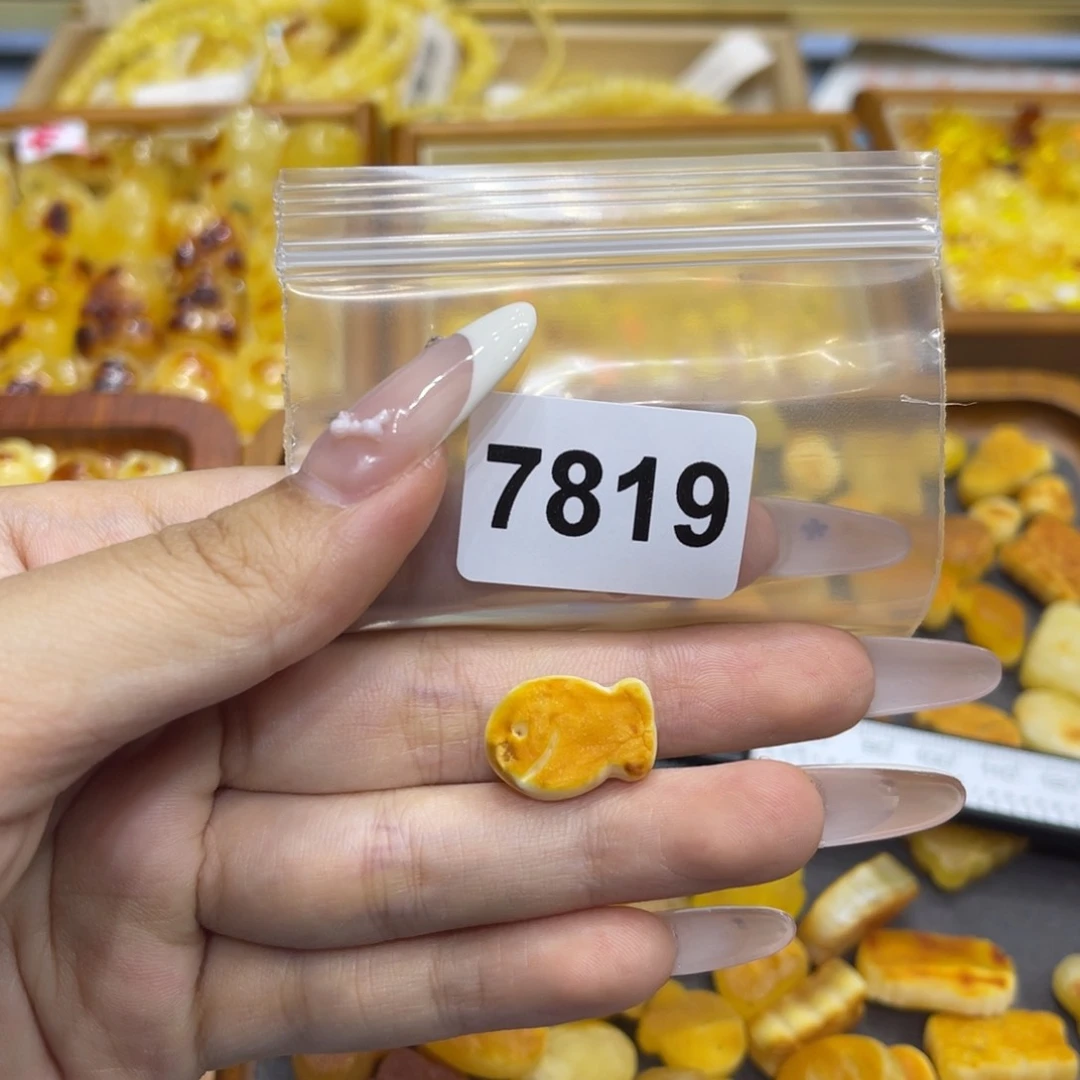 未镶嵌琥珀珠宝奇石