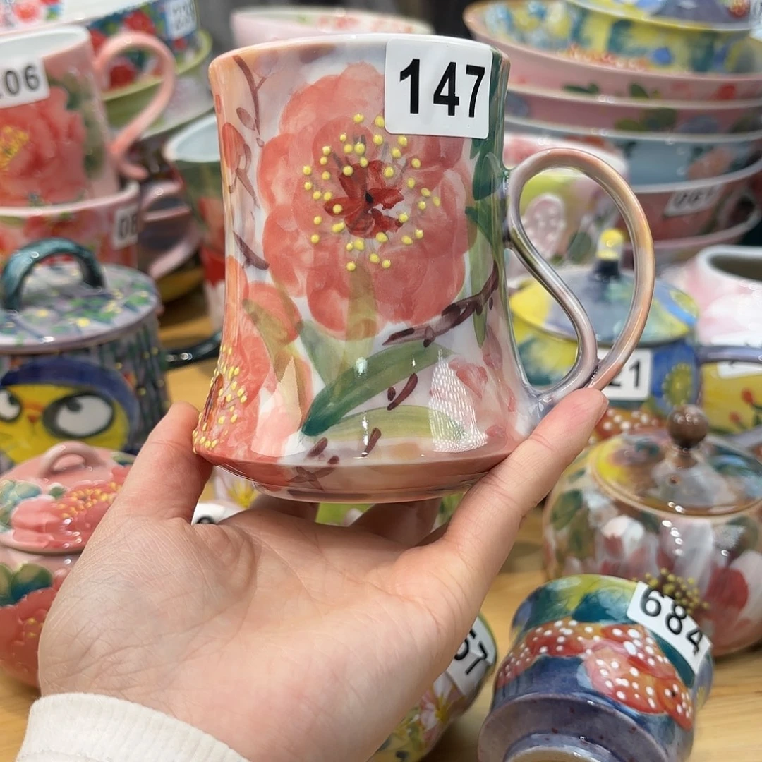 瓷片兔兔哈哈笑的