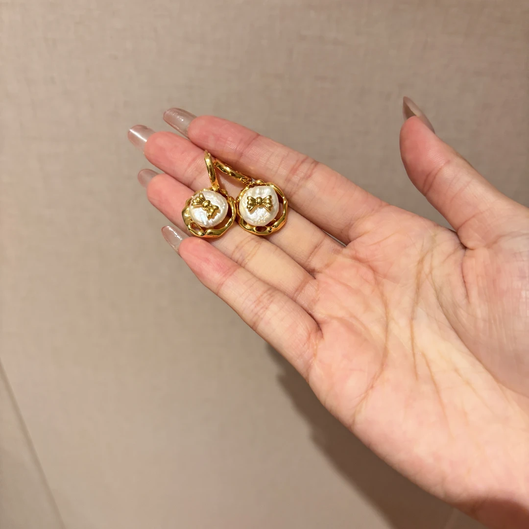 铜合金贝壳耳饰 经典百搭高级感气质设计感耳钉QQ396