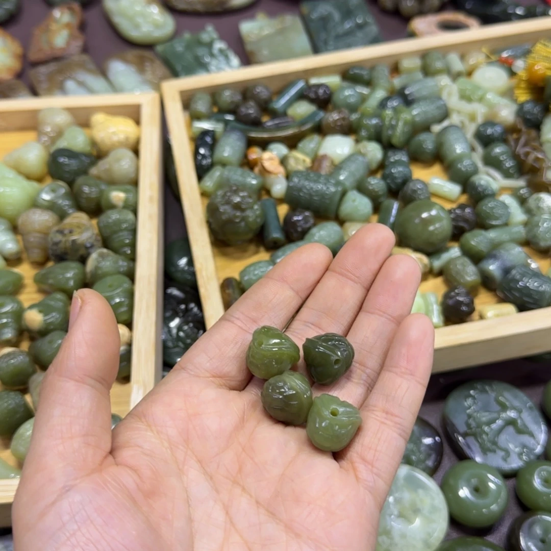 福***京岫岩河磨玉（透闪石质玉）未镶嵌颈饰