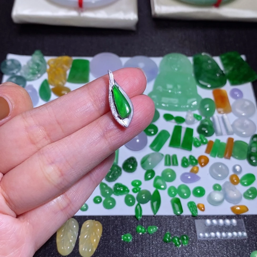 翡翠18K金镶嵌吊坠(不含链)C****D