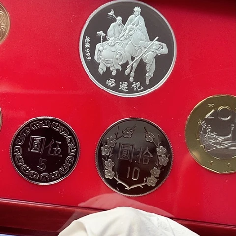 其他普通金属硬币套2002马年章带精制币，，，，，，