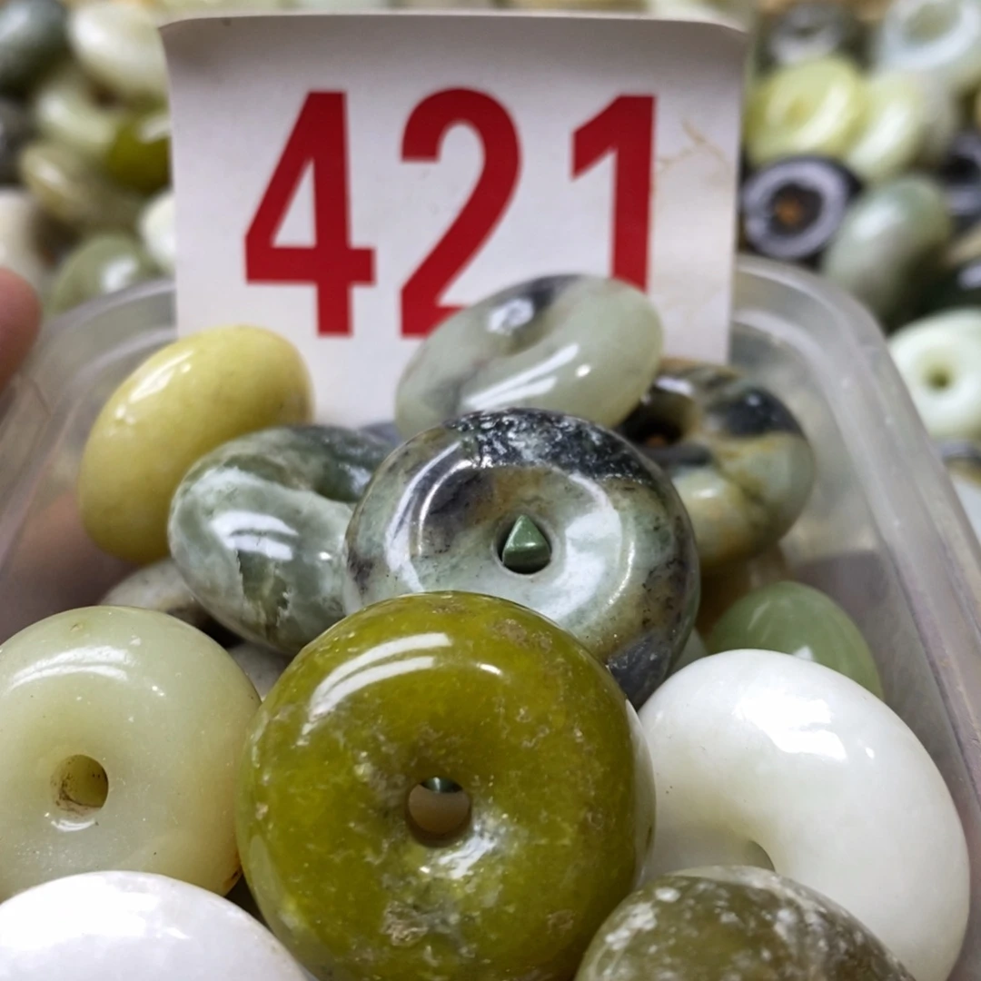 蛇纹石玉挂坠未镶嵌