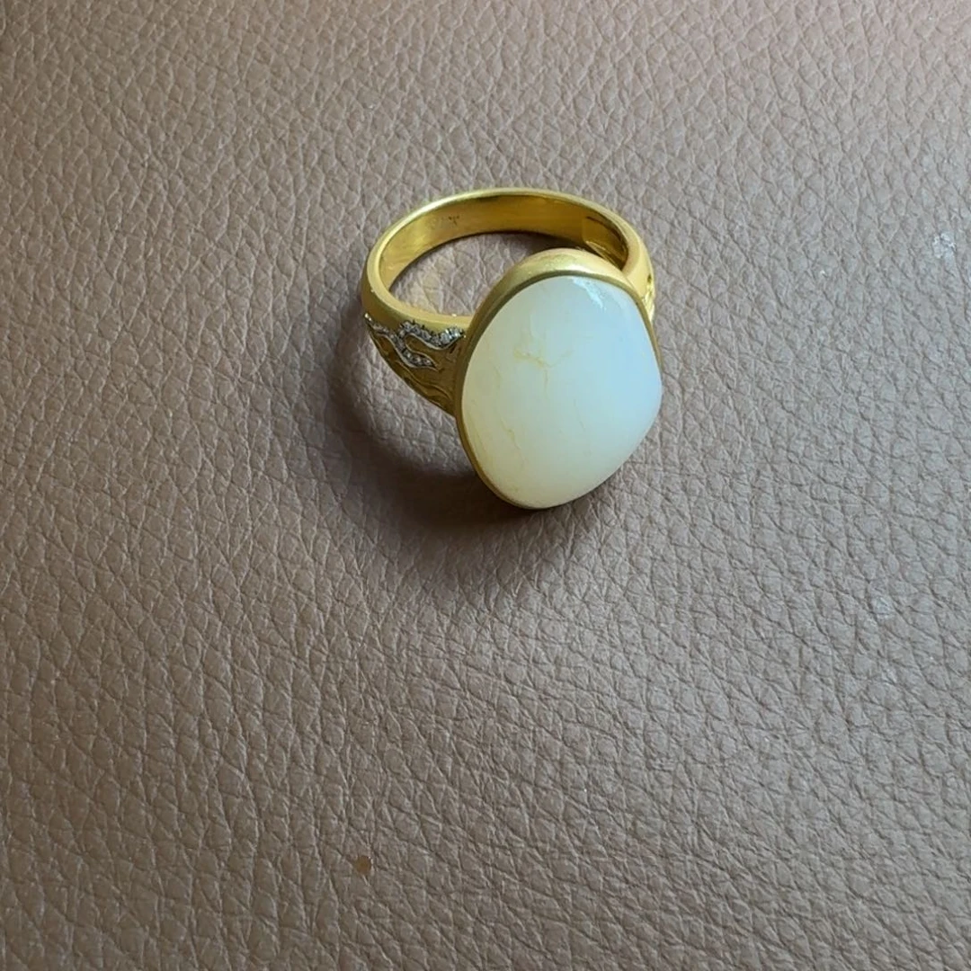 讲***人和田玉未镶嵌车挂