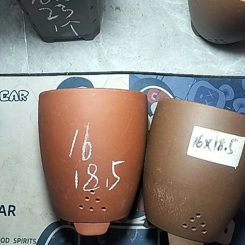 红泥紫泥三角两个花盆