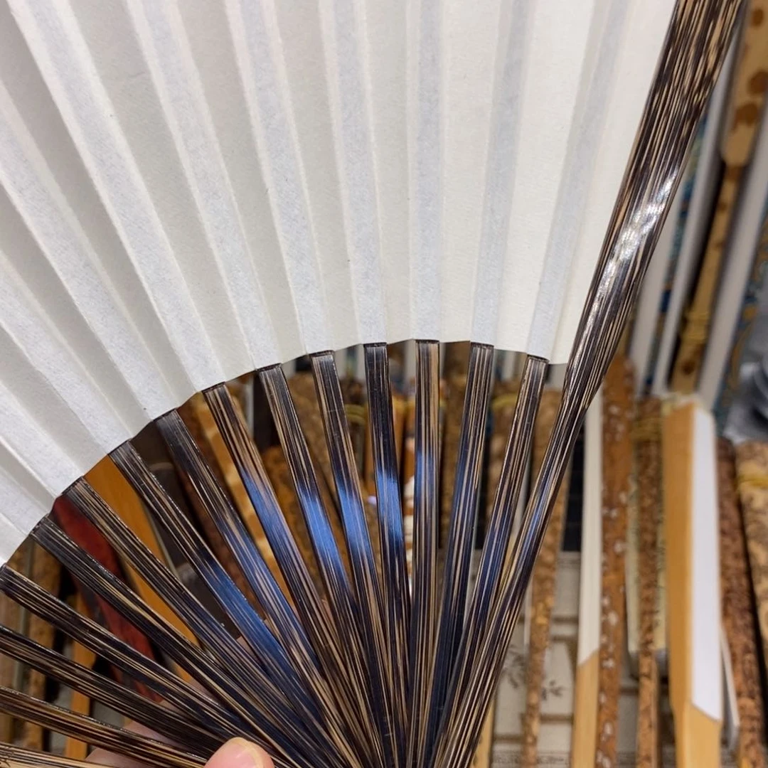 扇子若***见据啦啦咯摸摸KTV