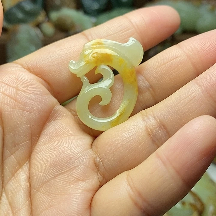 岫岩河磨玉（透闪石质玉）未镶嵌颈饰