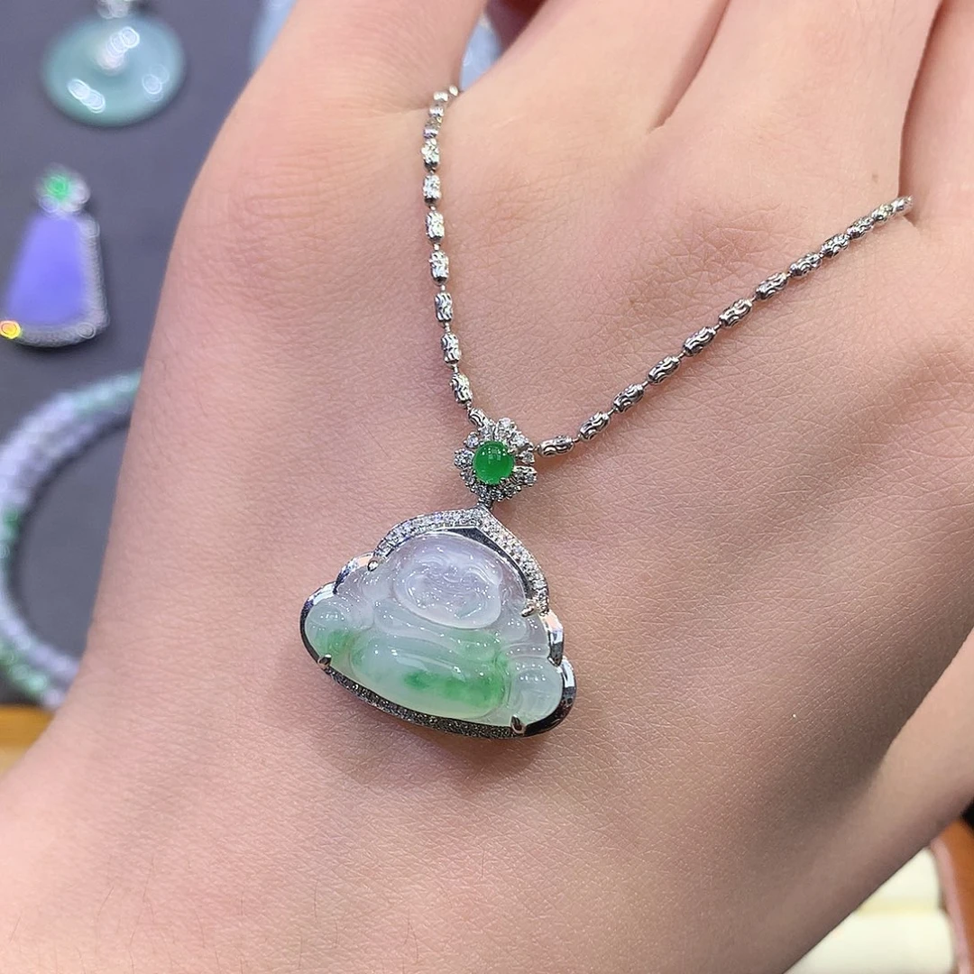 颈饰18K金镶嵌翡翠佛公吊坠