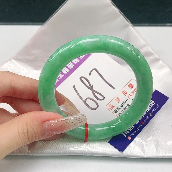 未镶嵌手镯（圆镯）翡翠