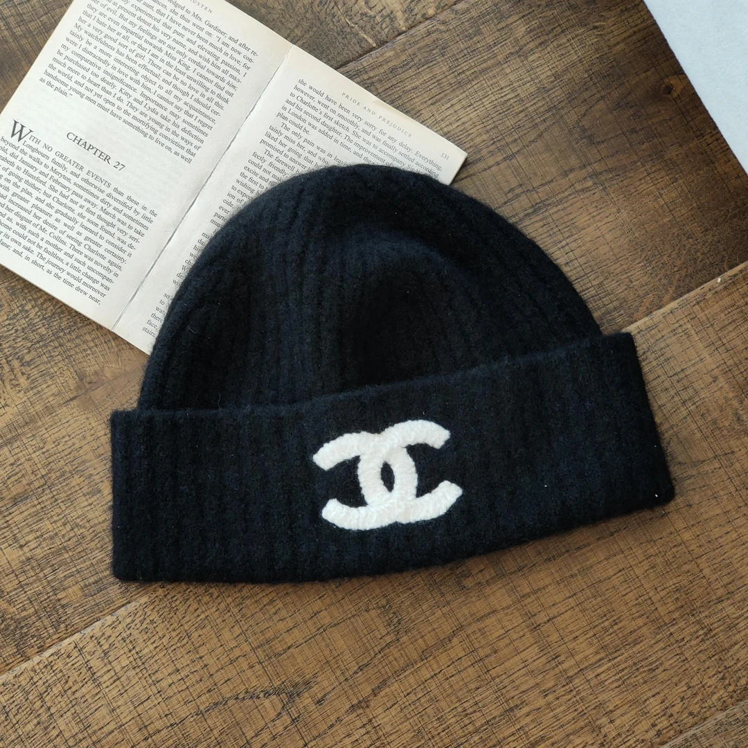 95新 Chanel/香奈儿 Azul - 24K 黑白双C logo提花羊绒冷帽 48779