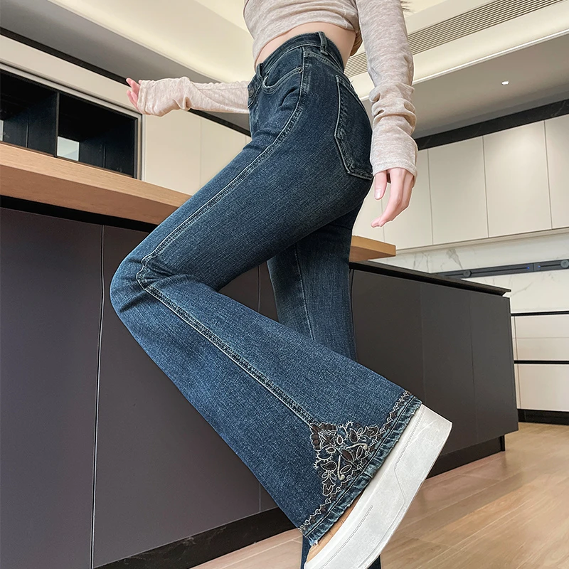 超火刺绣复古微喇牛仔裤女2025秋季流行国风花边紧身马蹄喇叭裤子