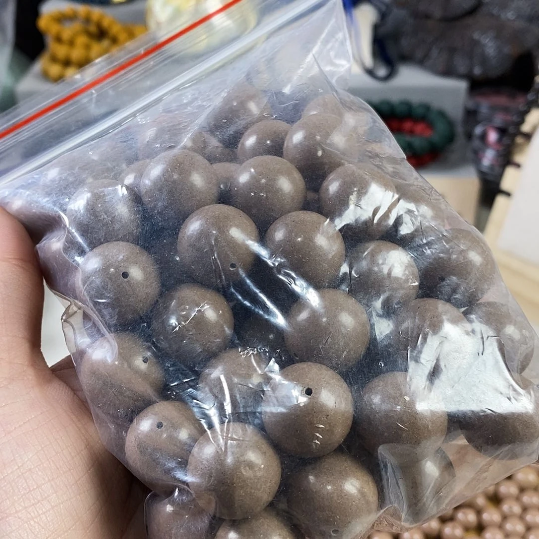 泥塑微瑕白龙涎1.8拍10颗发26颗