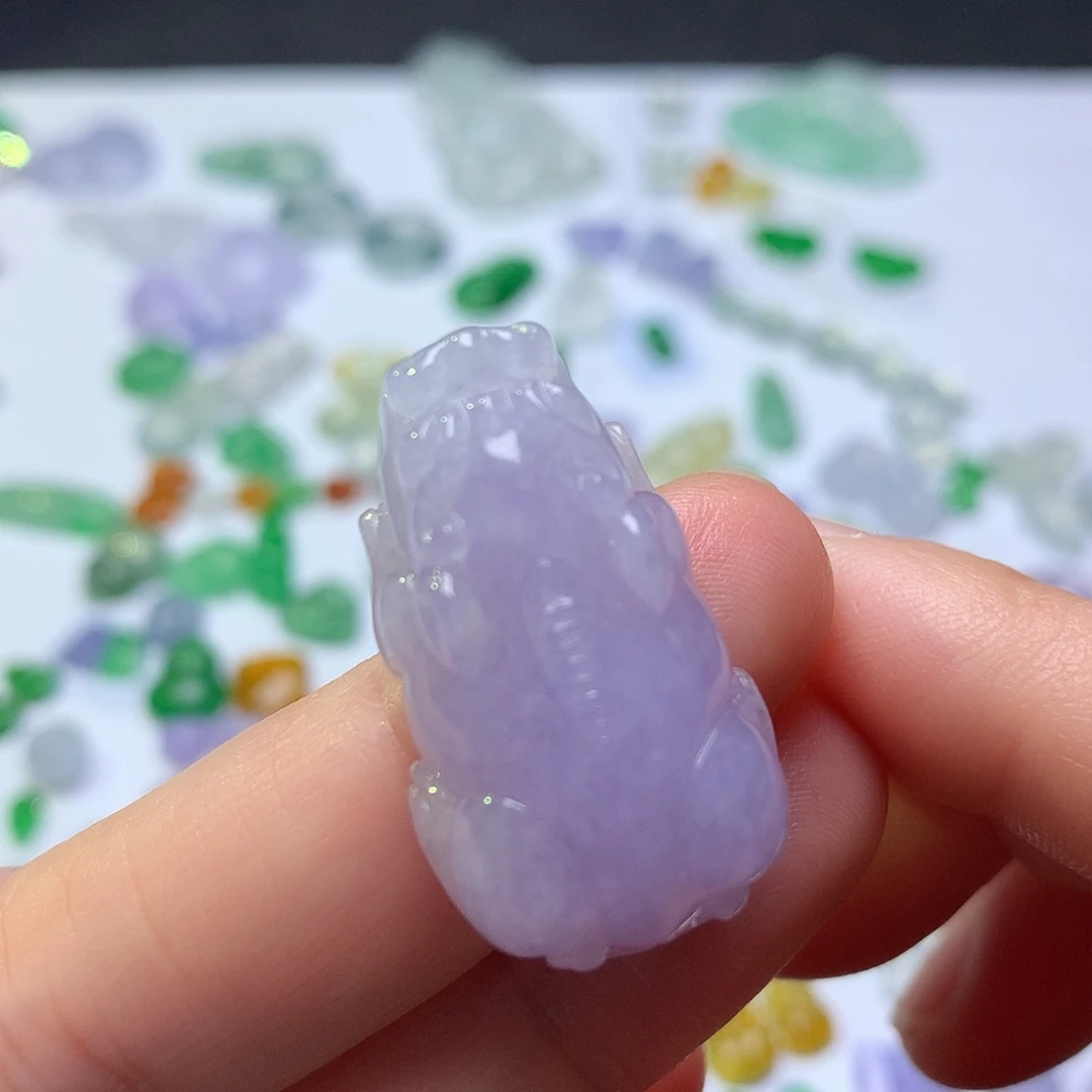 翡翠未镶嵌颈饰皮休