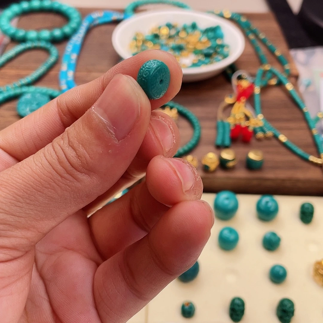 绿松石颈饰未镶嵌