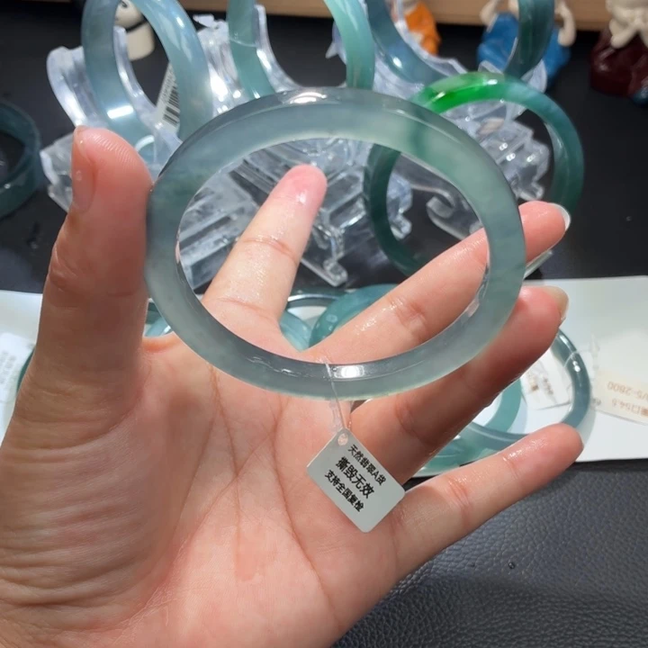 未镶嵌手镯翡翠冰蓝底飘色花