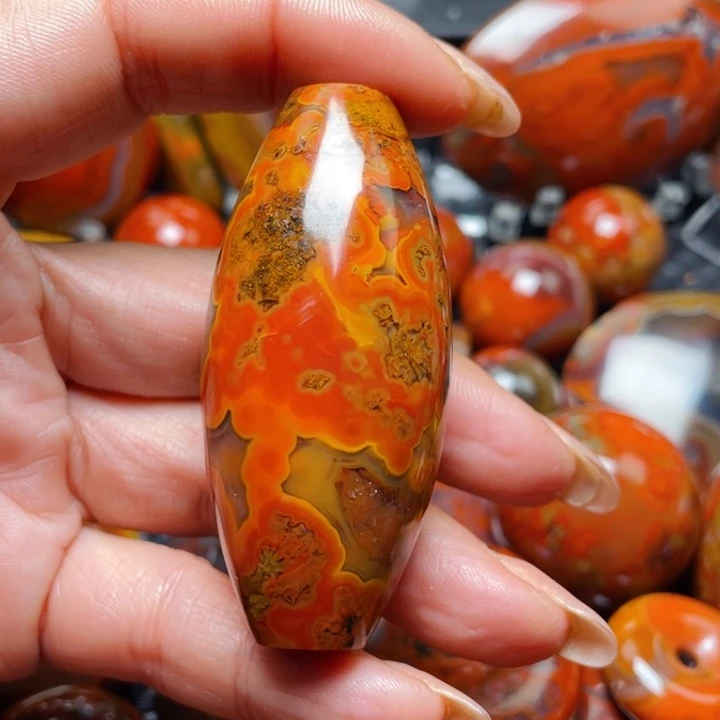 玛瑙/玉髓战国红玛瑙挂件未镶嵌诸****。