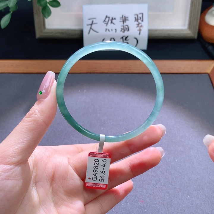 翡翠手镯未镶嵌天然翡翠手镯