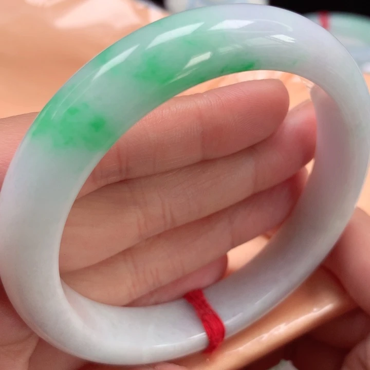 翡翠手镯未镶嵌白底青38号