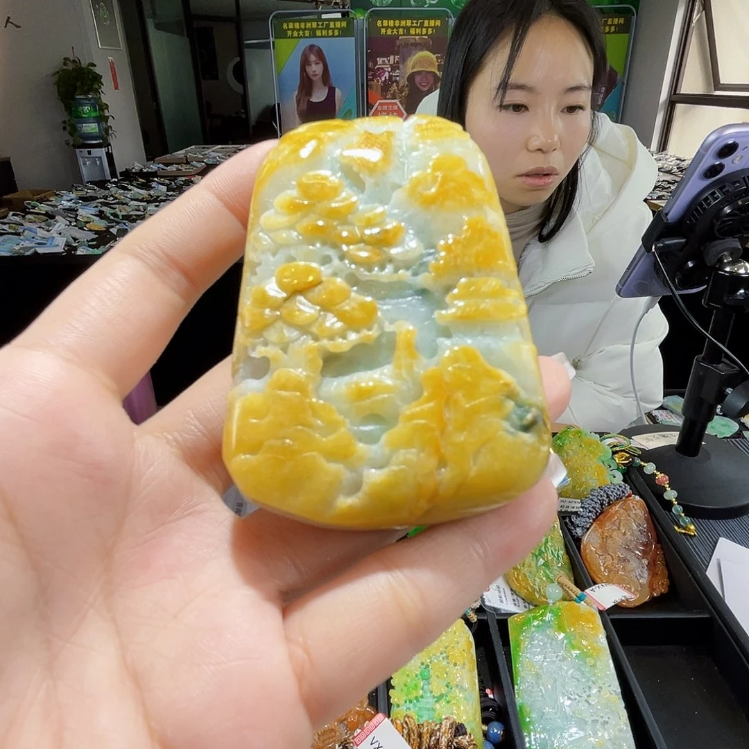 颈饰未镶嵌翡翠一