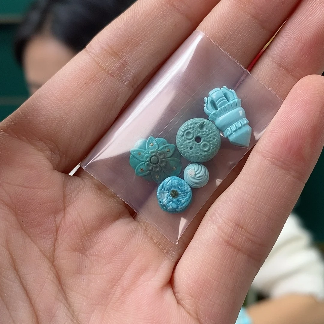 绿松石未镶嵌珠宝奇石