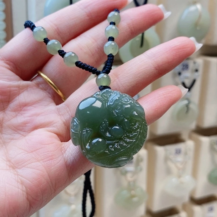 和田玉未镶嵌颈饰